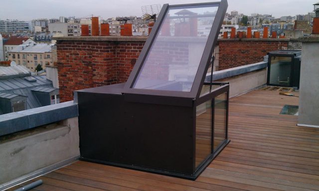 Création de deux accès à une terrasse, plancher de verre et verrière toiture