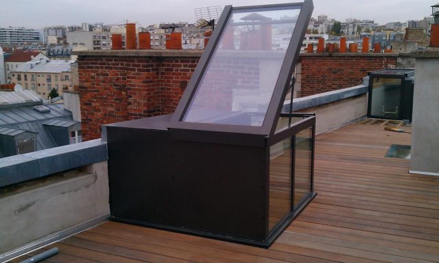 Création de deux accès à une terrasse, plancher de verre et verrière toiture