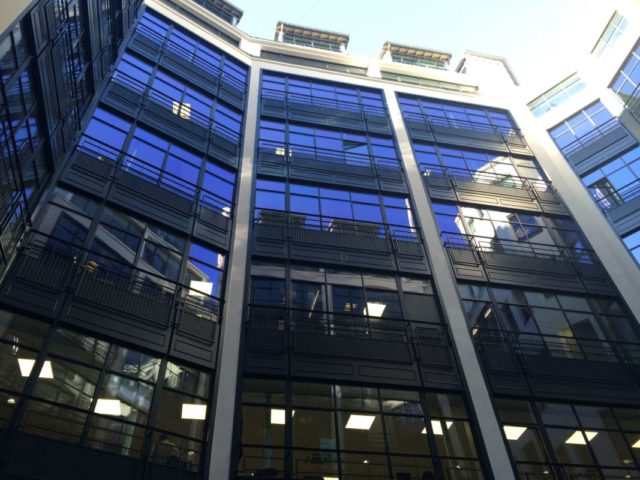 Façade vitrée Immeuble de bureaux