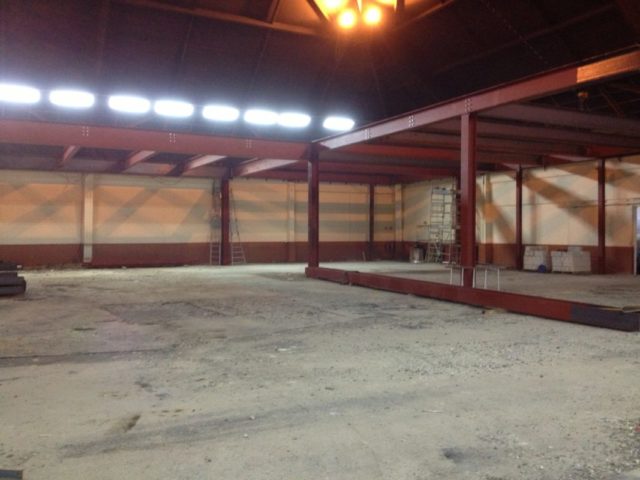 Fabrication d’une mezzanine de 620 m² pour une salle de réception.